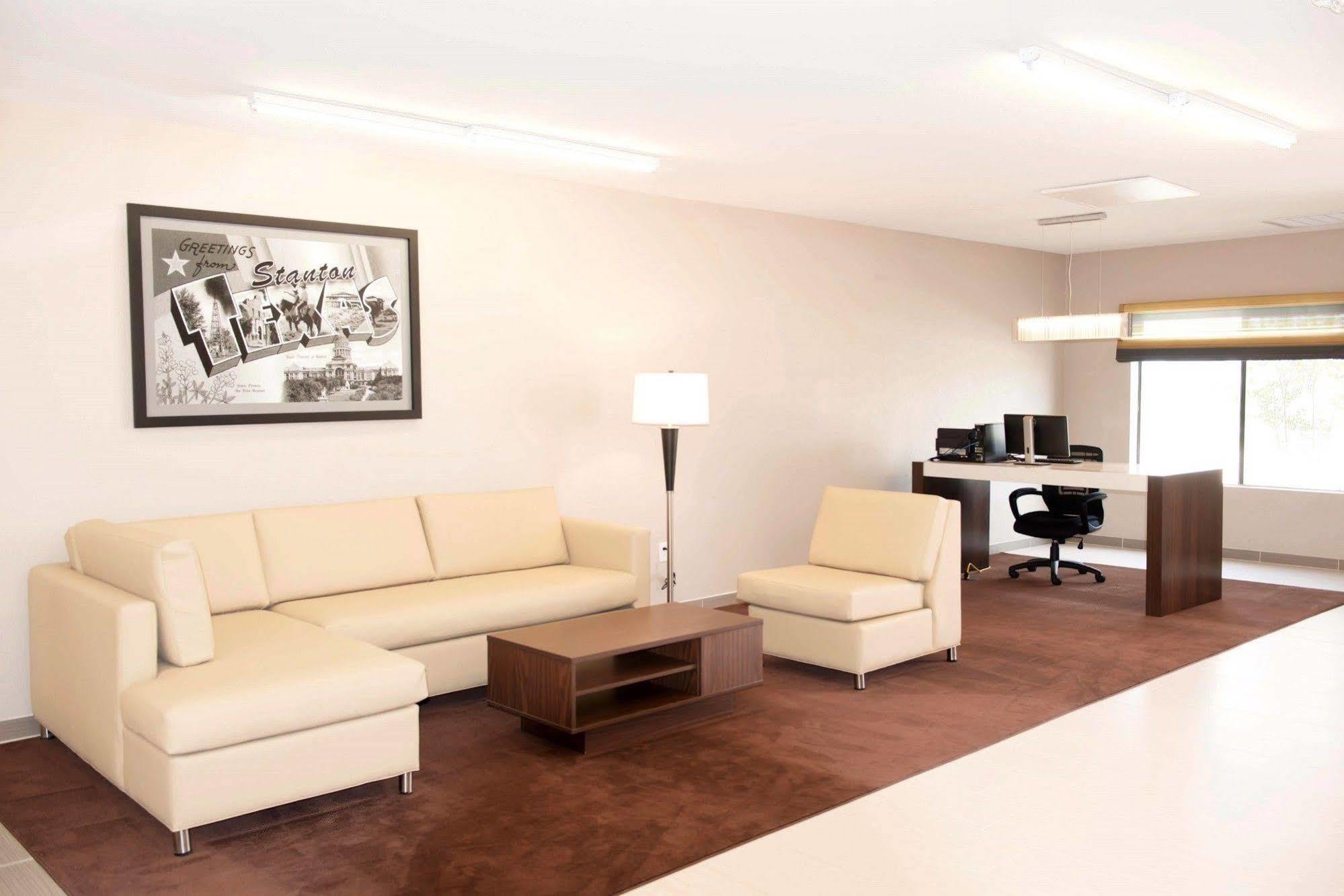 Super 8 By Wyndham Stanton Hotel Exterior foto